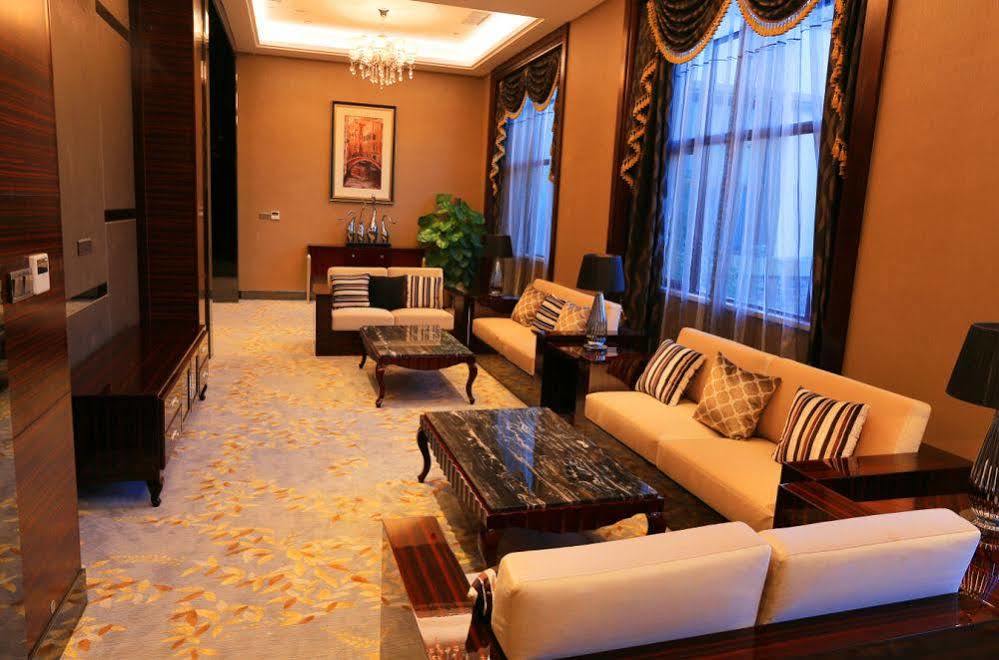 Country Garden Phoenix Hotel Kaiping Цзянминь Екстер'єр фото